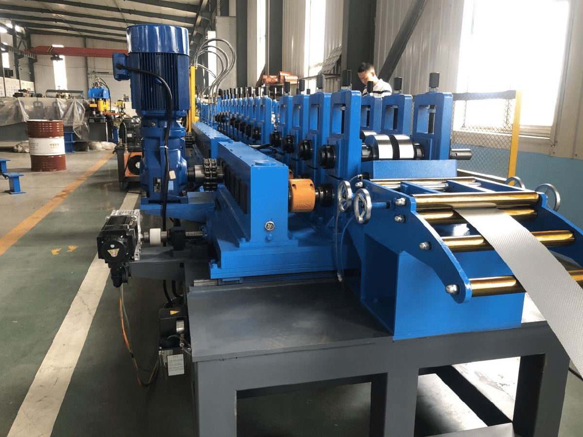 How a typical metal High Speed Automatic Drywall Steel Stud Rolling Forming Machine works