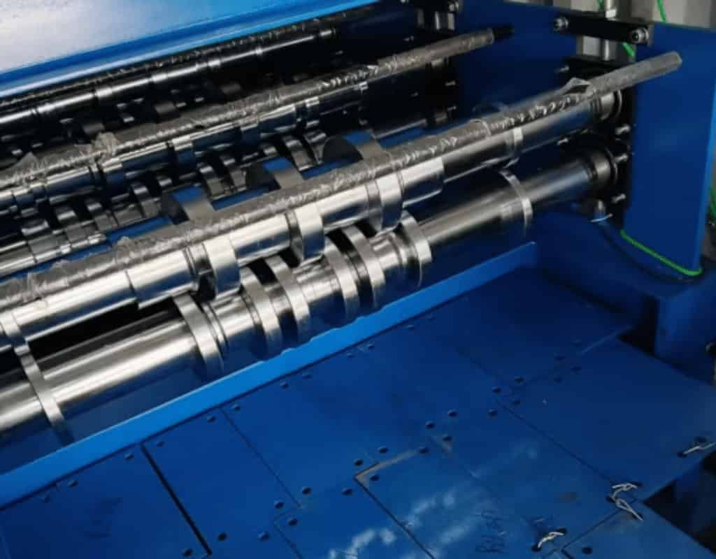 packs-and-ships-floor-decking-roll-forming-machine.jpg